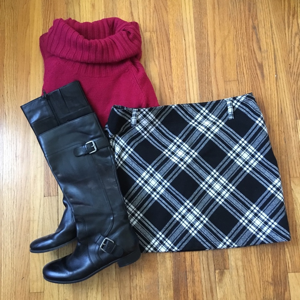 Old Navy wool blend skirt. Size 12.